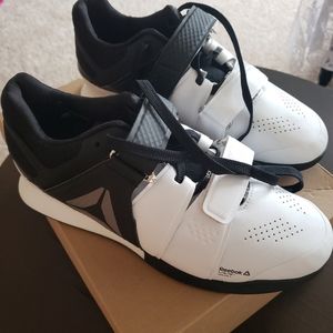 Reebok lift shoes. I believe women's 9 1/2